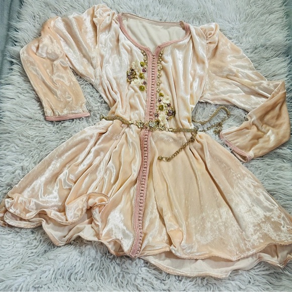 Elegant Velvet Dress with Gold Chain - Picture 6 of 9